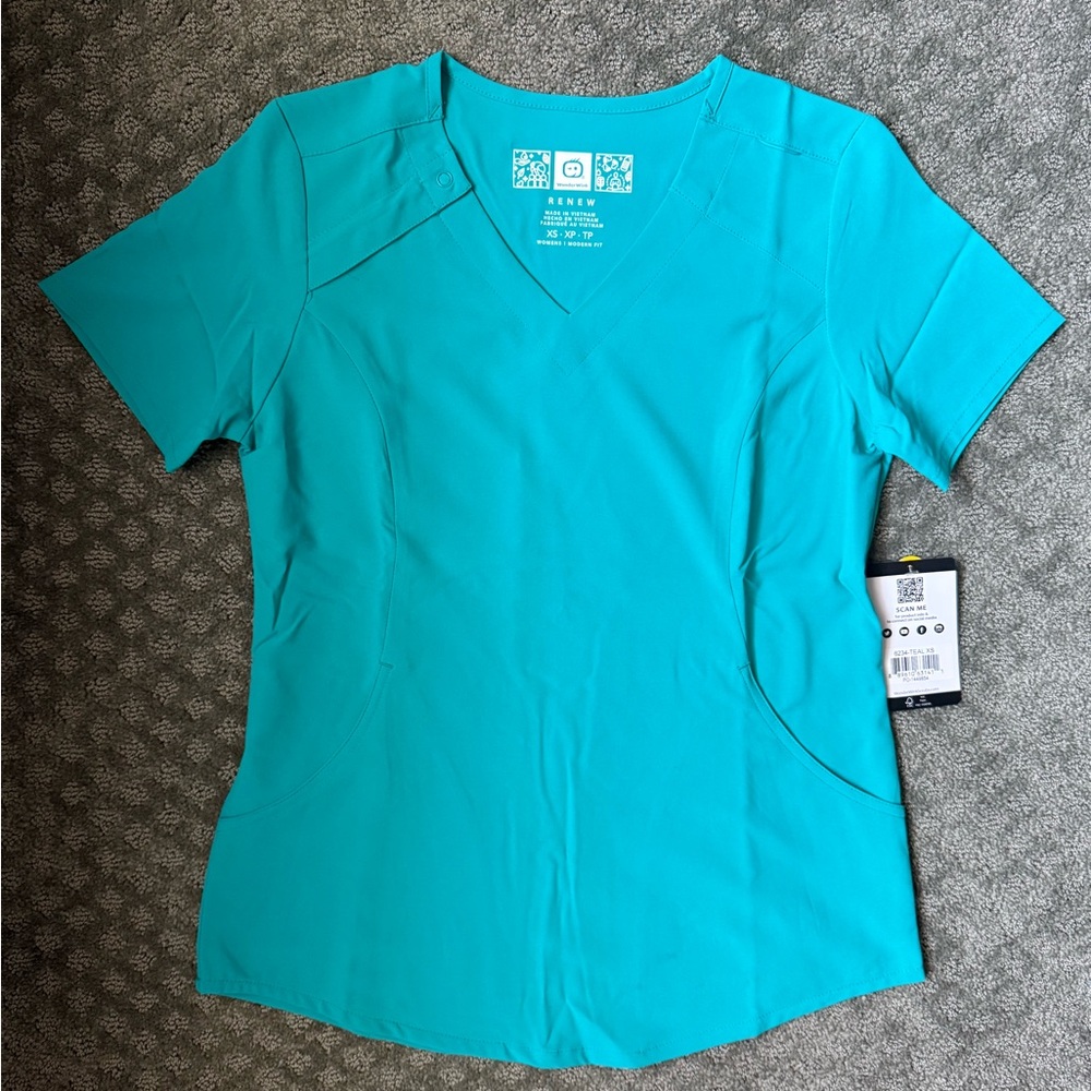 WonderWink Renew Women's Zip Accent Scrub Top